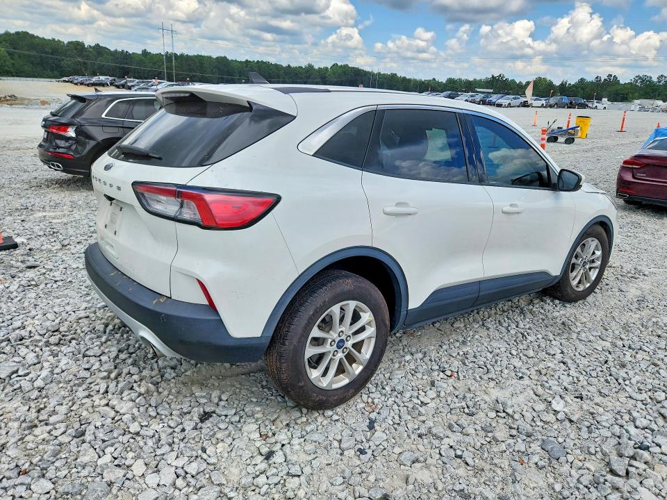 Photo 3 from auction – 2021 FORD ESCAPE with VIN 1FMCU0G67MUA36080