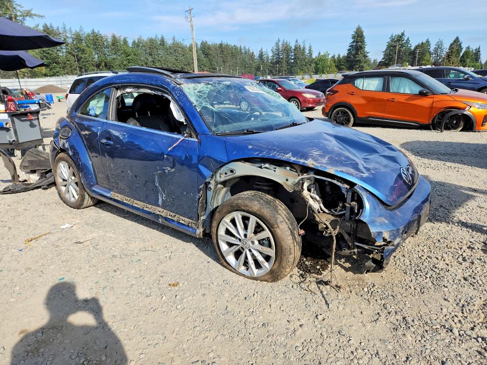 Photo 4 from auction – 2018 VOLKSWAGEN BEETLE with VIN 3VWJD7AT3JM709088