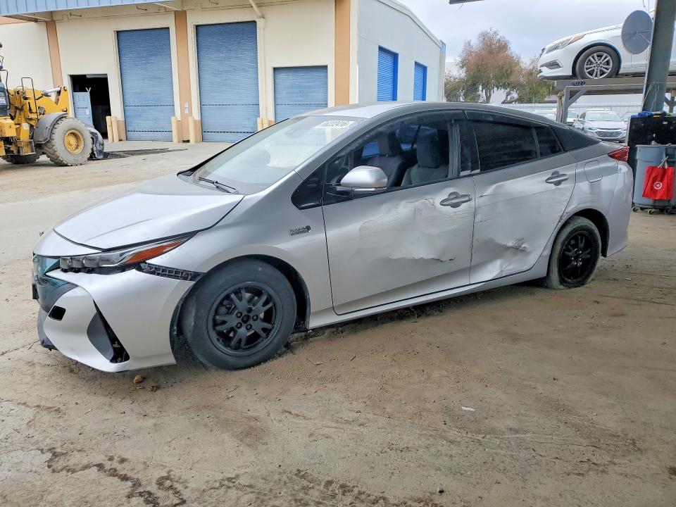TOYOTA PRIUS PRIME 2017 with VIN JTDKARFP7H3067672 - Photo from auction
