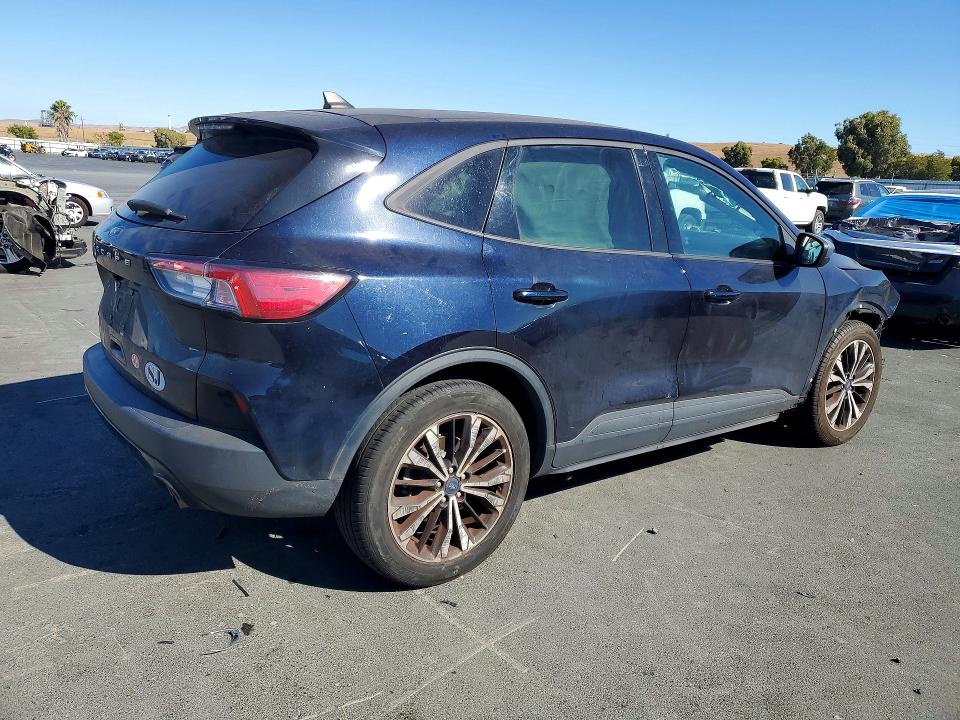 Photo 3 from auction – 2021 FORD ESCAPE with VIN 1FMCU0G66MUA46633