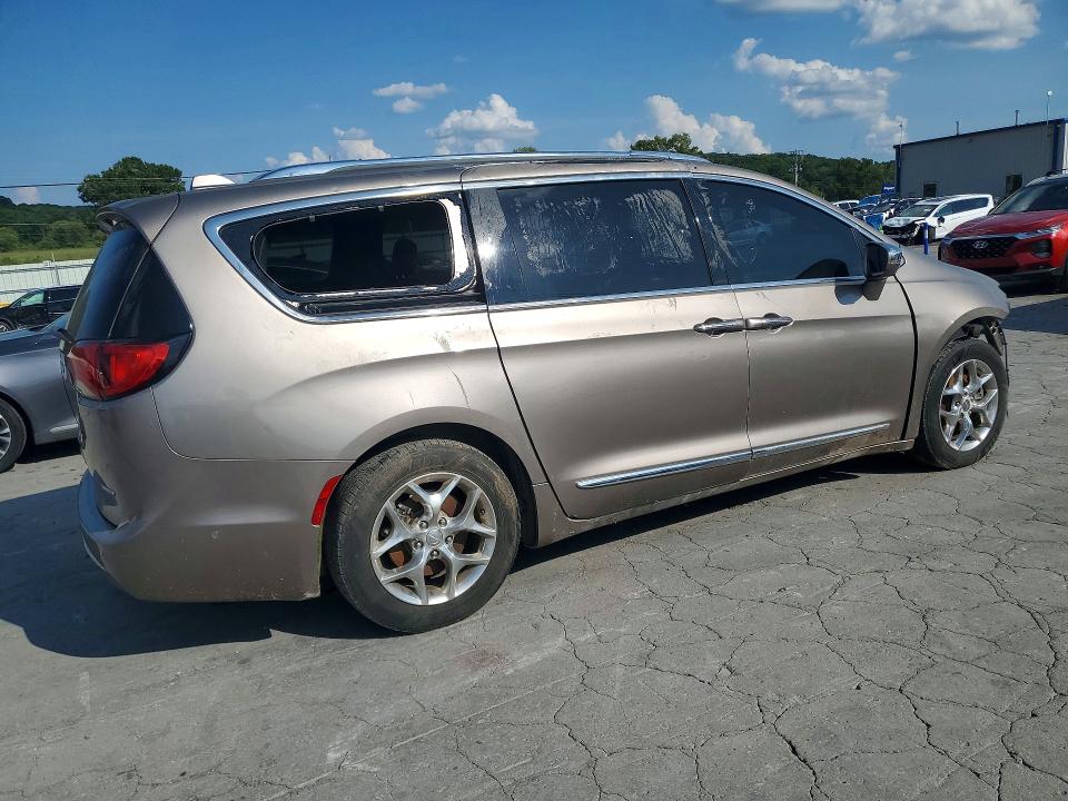 Photo 3 from auction – 2017 CHRYSLER PACIFICA with VIN 2C4RC1GG7HR770608