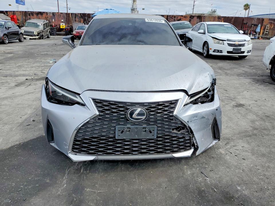 Photo 5 from auction – 2021 LEXUS IS with VIN JTHCA1D2XM5111111