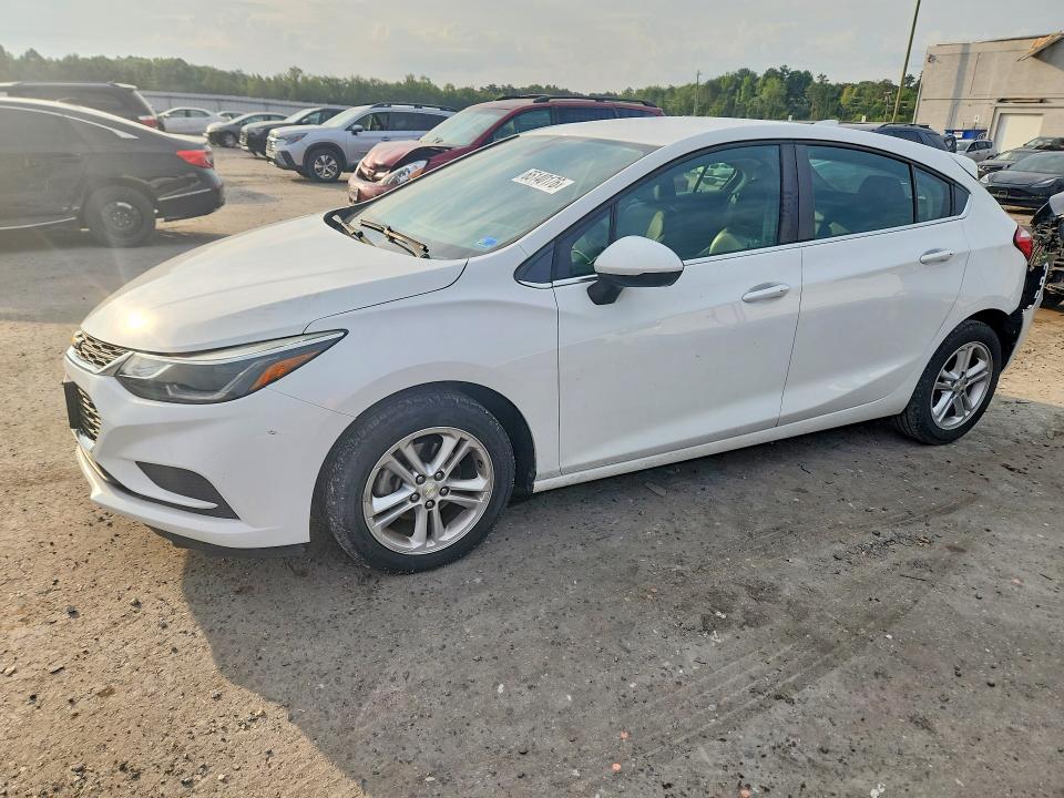 CHEVROLET CRUZE 2018 with VIN 3G1BH6SE0JS595772 - Photo from auction