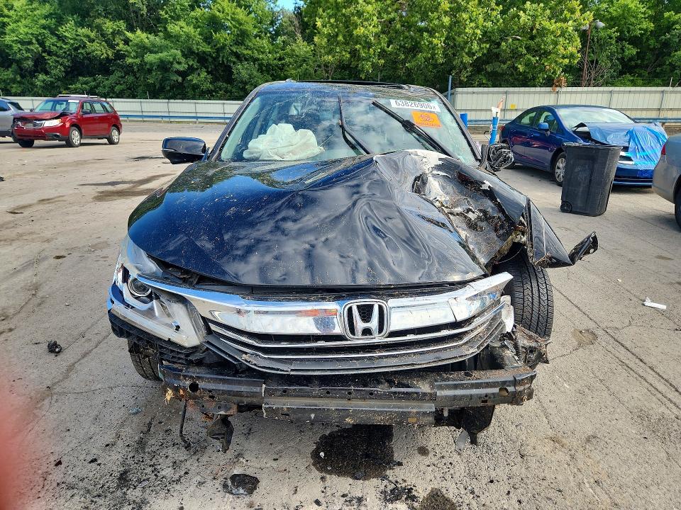 Photo 5 from auction – 2016 HONDA ACCORD with VIN 1HGCR2F72GA042002