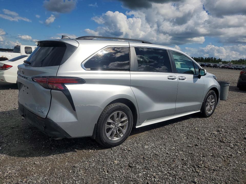 Photo 3 from auction – 2022 TOYOTA SIENNA with VIN 5TDGRKEC2NS126884