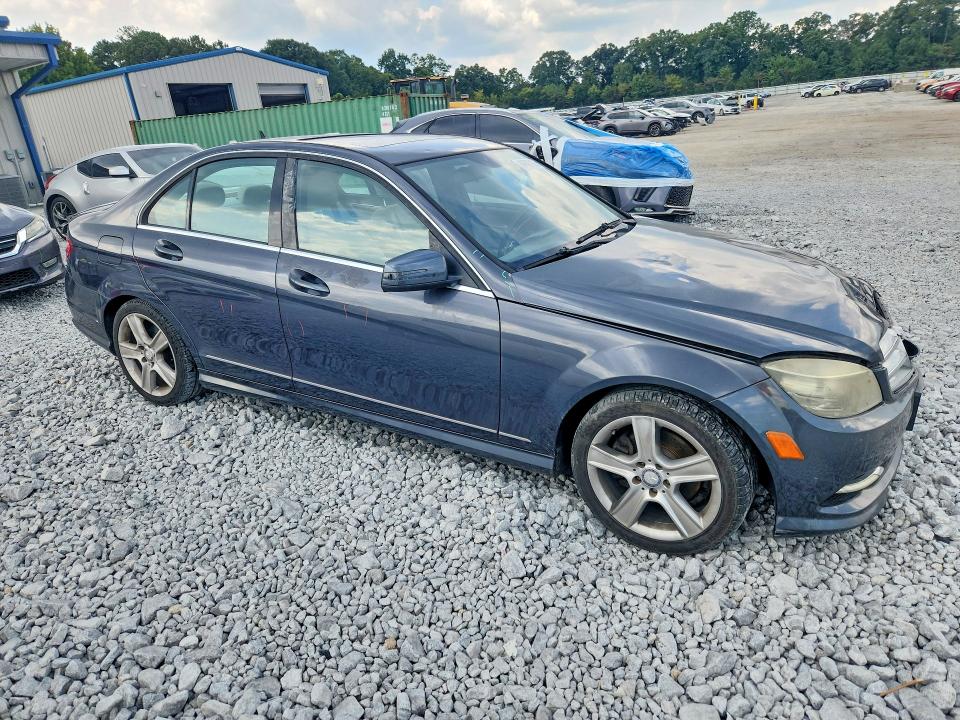 Photo 4 from auction – 2011 MERCEDES-BENZ C with VIN WDDGF8BB7BR141985