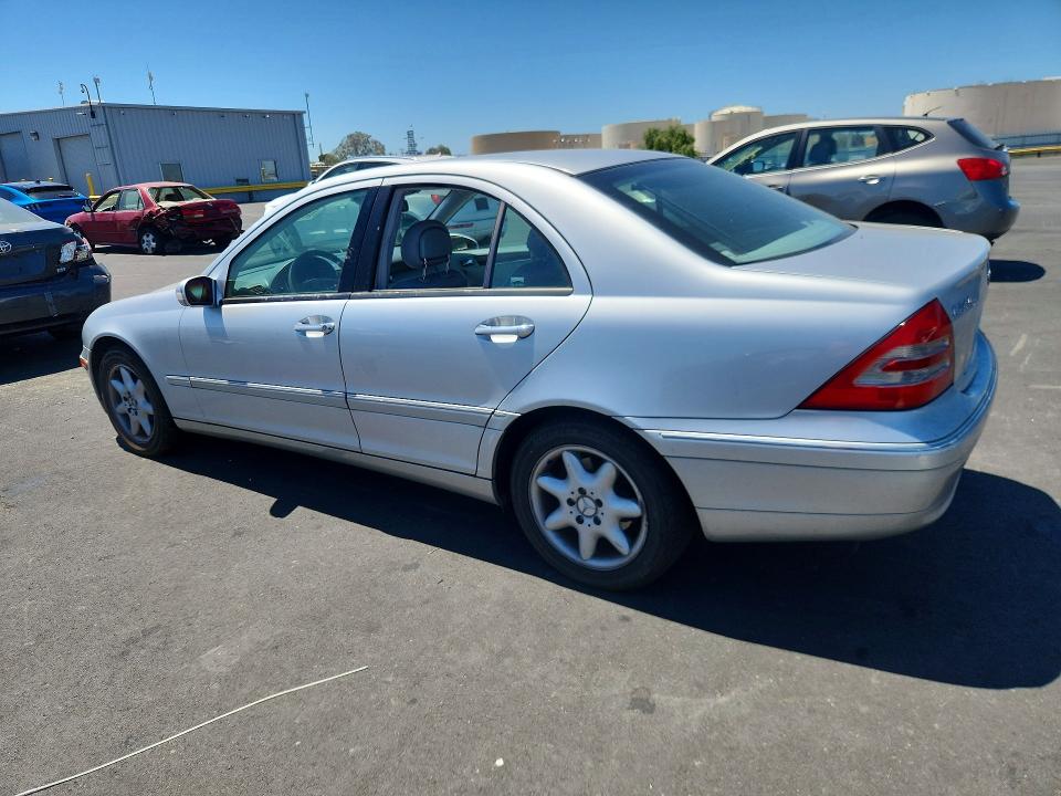 Photo 2 from auction – 2004 MERCEDES-BENZ C with VIN WDBRF61J14F554570
