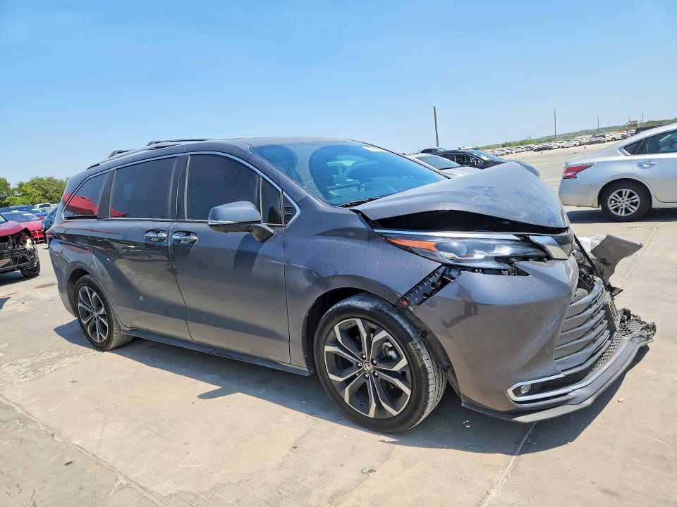 Photo 4 from auction – 2025 TOYOTA SIENNA with VIN 5TDERKEC1SS229149