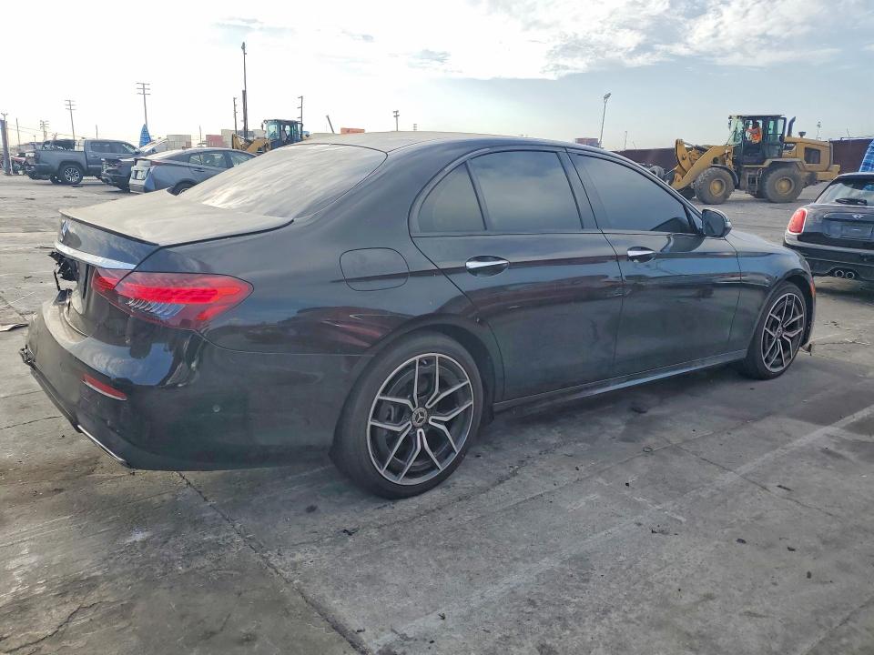 Photo 3 from auction – 2022 MERCEDES-BENZ E with VIN W1KZF8DB3NB096644