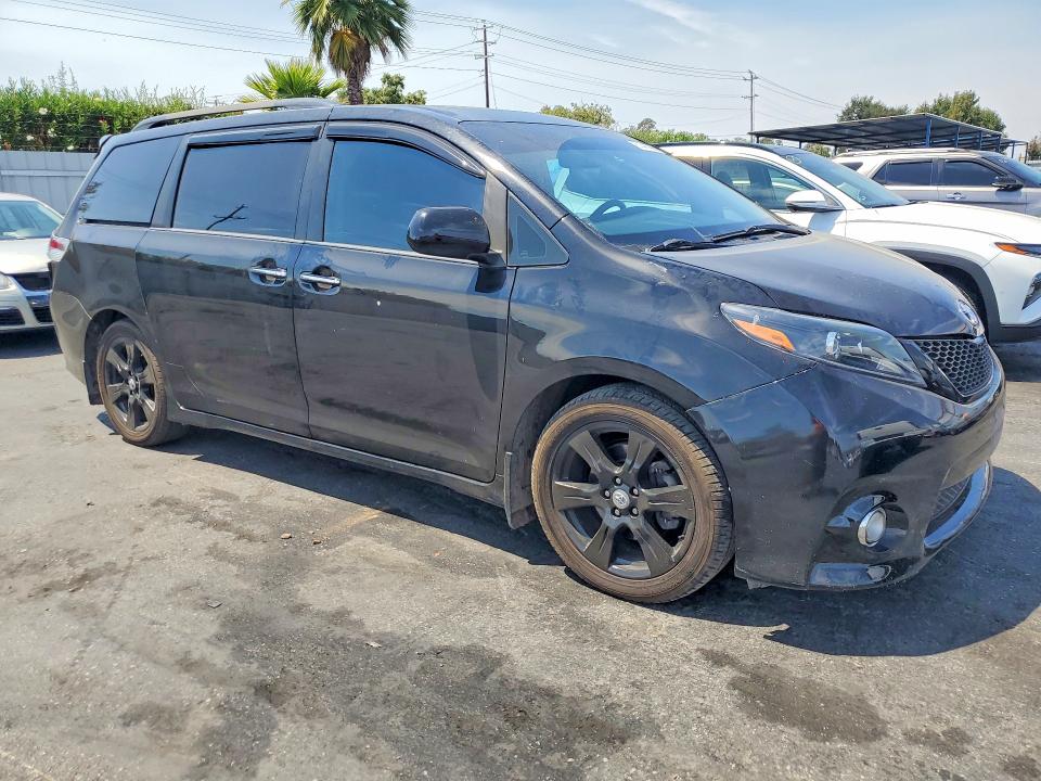 Photo 4 from auction – 2017 TOYOTA SIENNA with VIN 5TDXZ3DC4HS845291