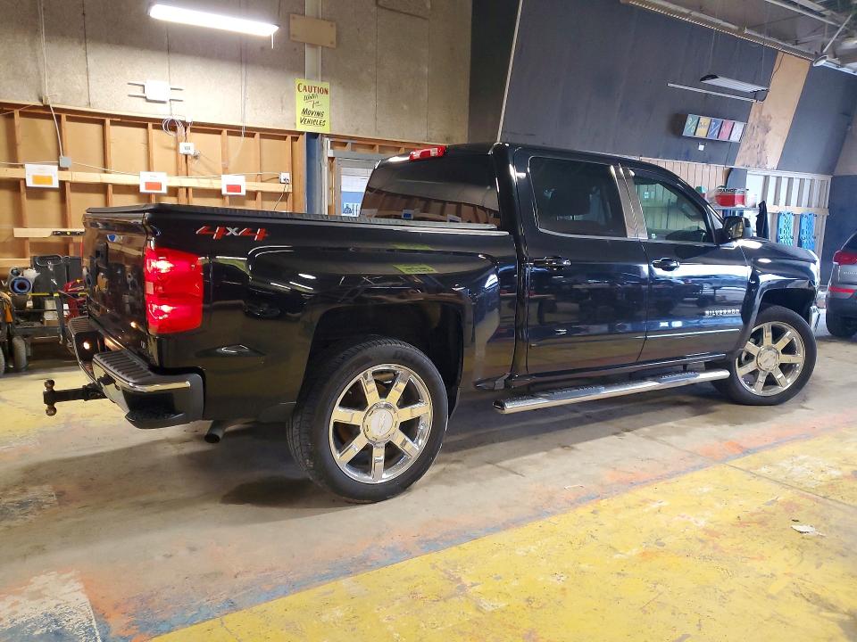 Photo 3 from auction – 2018 CHEVROLET SILVERADO with VIN 3GCUKREC5JG373213