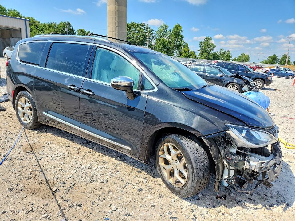 Photo 4 from auction – 2017 CHRYSLER PACIFICA with VIN 2C4RC1GG3HR528608