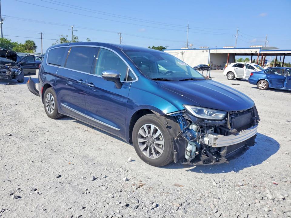 Photo 4 from auction – 2022 CHRYSLER PACIFICA with VIN 2C4RC1S73NR101657