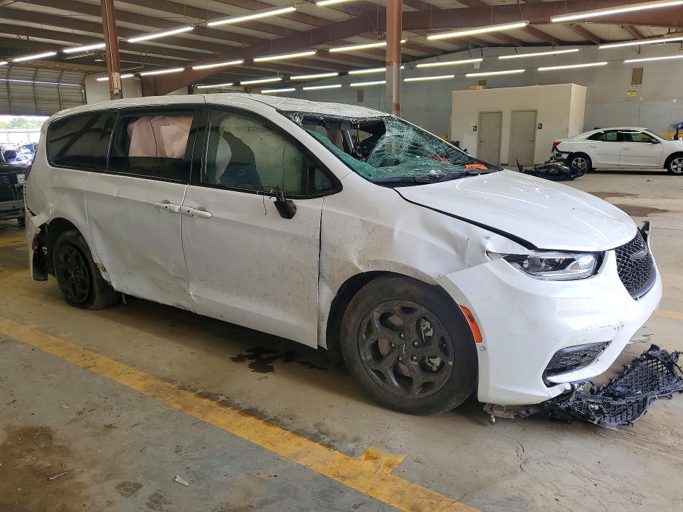 Photo 4 from auction – 2024 CHRYSLER PACIFICA with VIN 2C4RC1S71RR111951