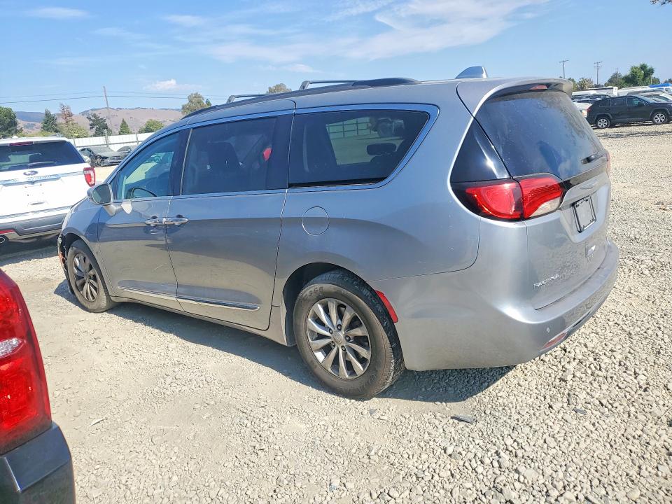 Photo 2 from auction – 2017 CHRYSLER PACIFICA with VIN 2C4RC1BG9HR523940