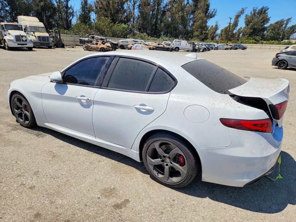 Photo 2 from auction – 2017 ALFA ROMEO GIULIA with VIN ZARFAEBN6H7549224