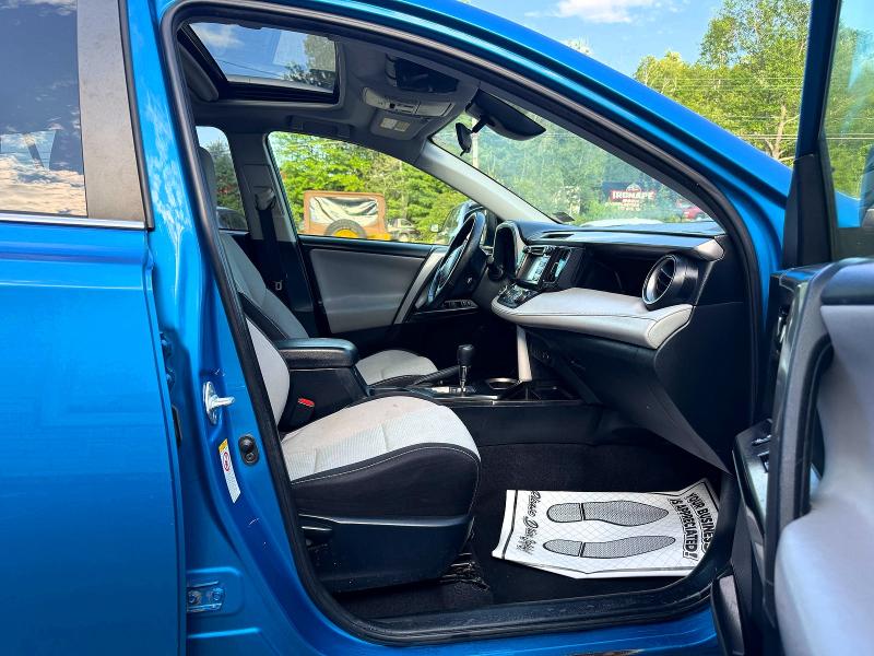 Photo 5 from auction – 2017 TOYOTA RAV4 with VIN JTMRFREV2HJ168047