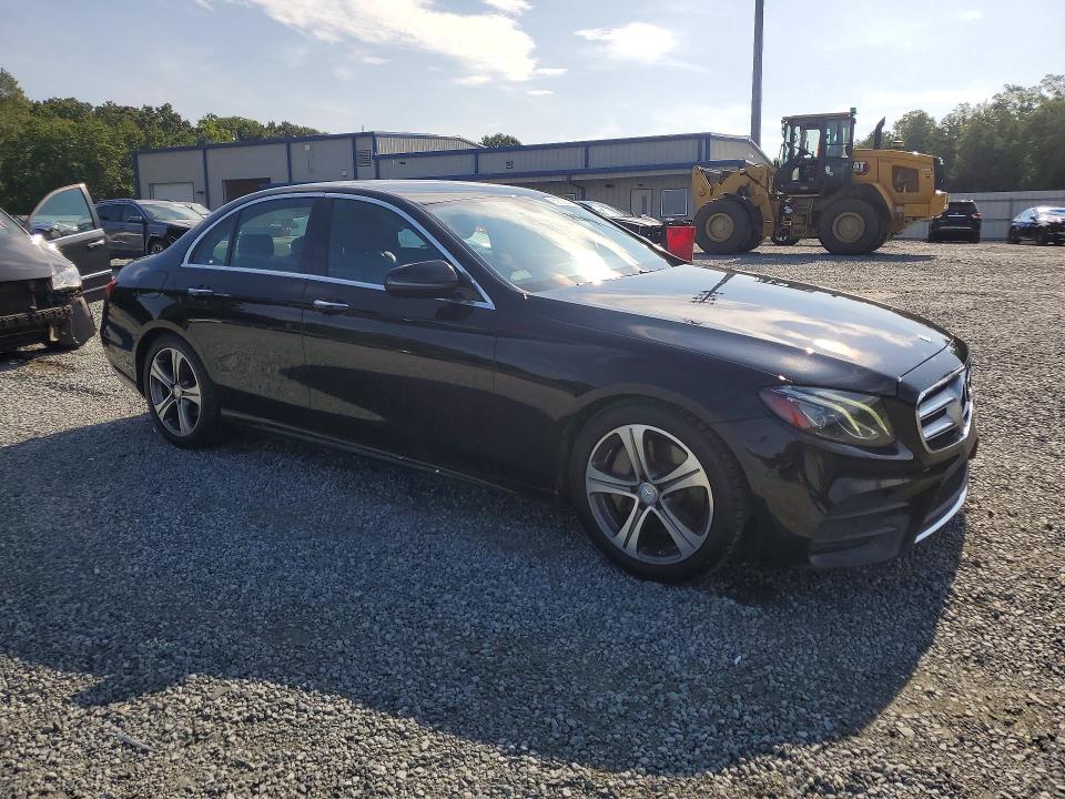 Photo 4 from auction – 2017 MERCEDES-BENZ E with VIN WDDZF4JB7HA049768