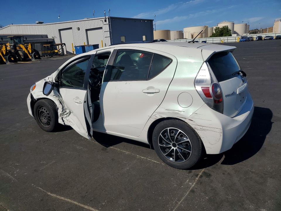 Photo 2 from auction – 2013 TOYOTA PRIUS C with VIN JTDKDTB35D1550879