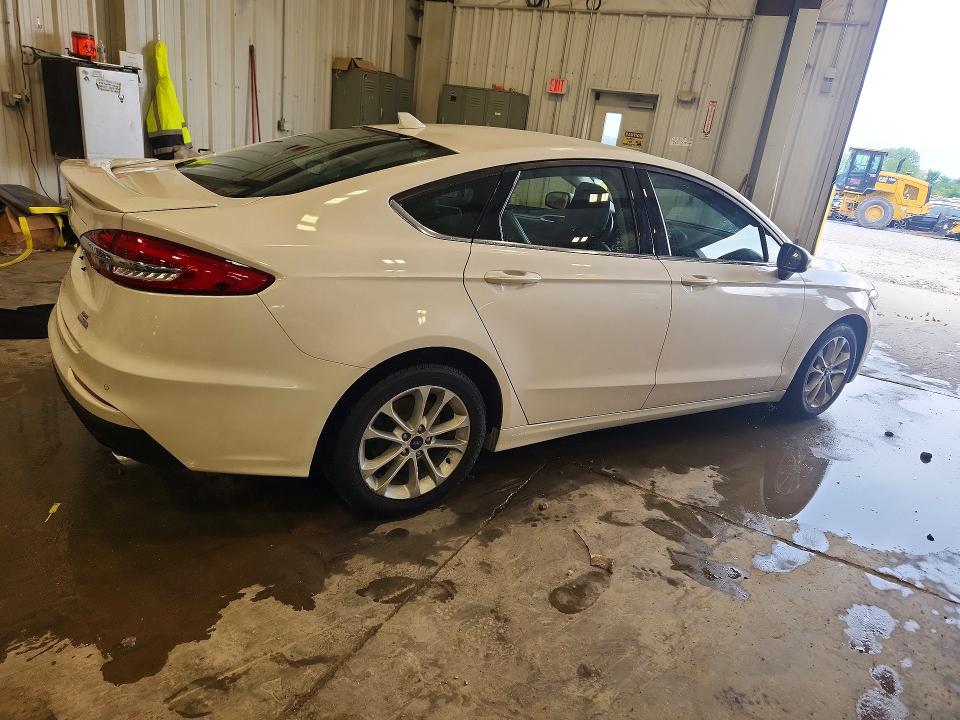 Photo 3 from auction – 2020 FORD FUSION with VIN 3FA6P0HD0LR247798