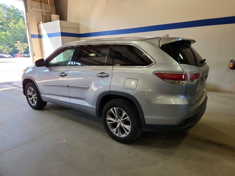 Photo 2 from auction – 2015 TOYOTA HIGHLANDER with VIN 5TDKKRFH9FS040748