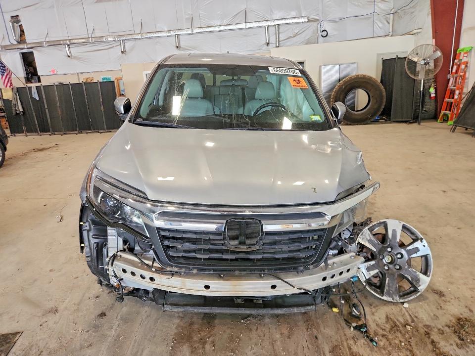 Photo 5 from auction – 2019 HONDA RIDGELINE with VIN 5FPYK3F50KB035537