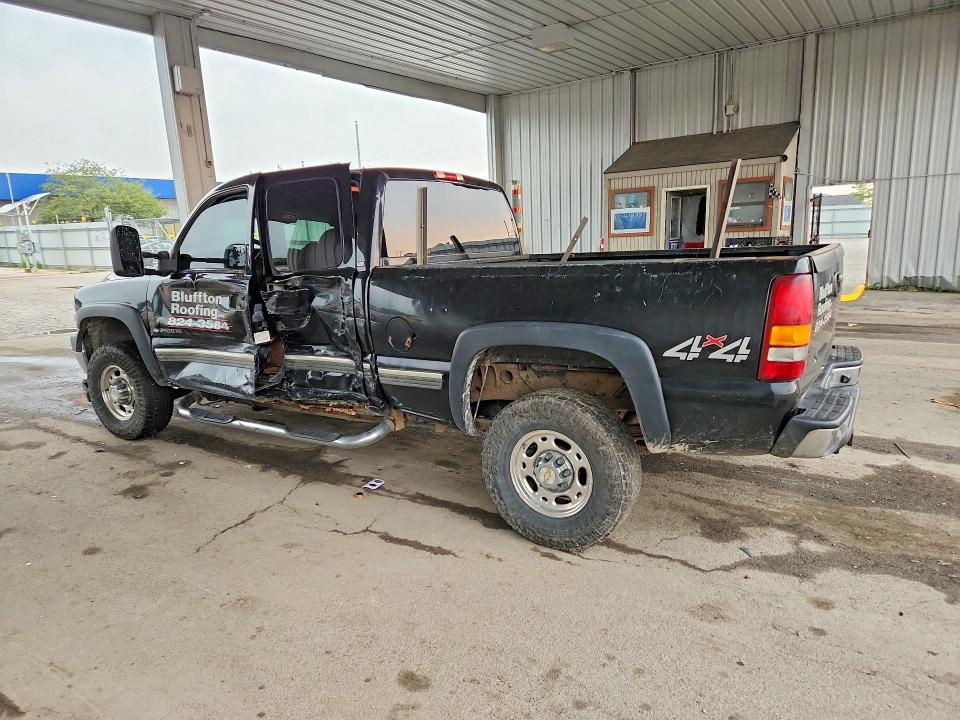 Photo 2 from auction – 2002 CHEVROLET SILVERADO with VIN 1GCHK29U52E257532