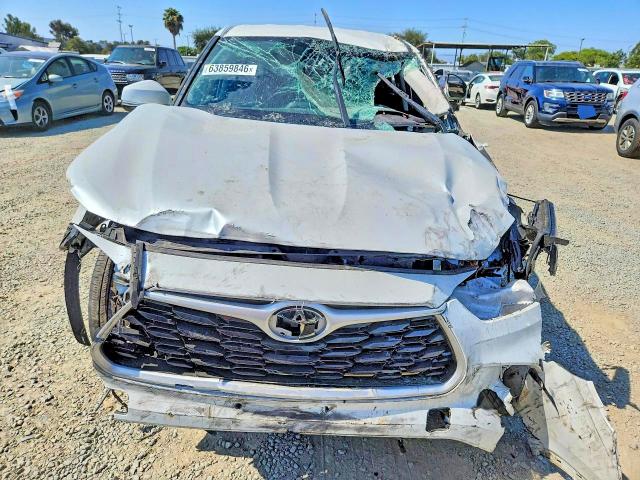 Photo 5 from auction – 2022 TOYOTA HIGHLANDER with VIN 5TDZZRAH4NS123908