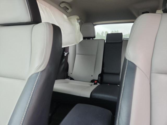 Photo 10 from auction – 2017 TOYOTA RAV4 with VIN JTMYFREVXHJ132831