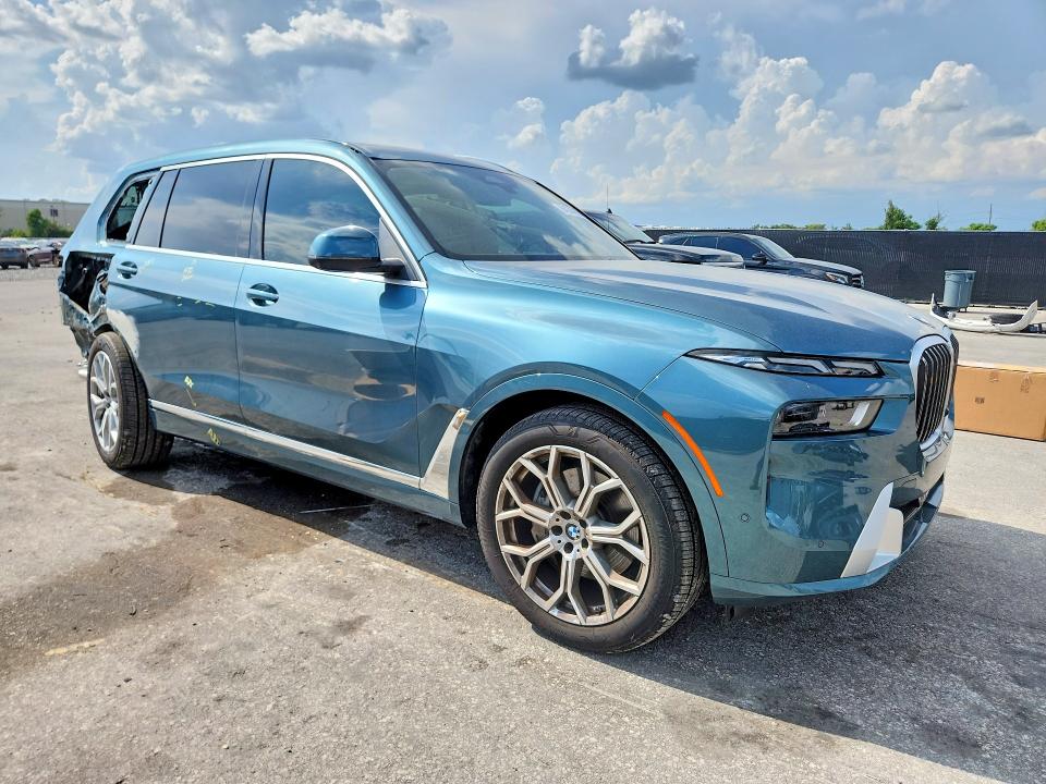 Photo 4 from auction – 2025 BMW X7 with VIN 5UX23EM06S9Y17123