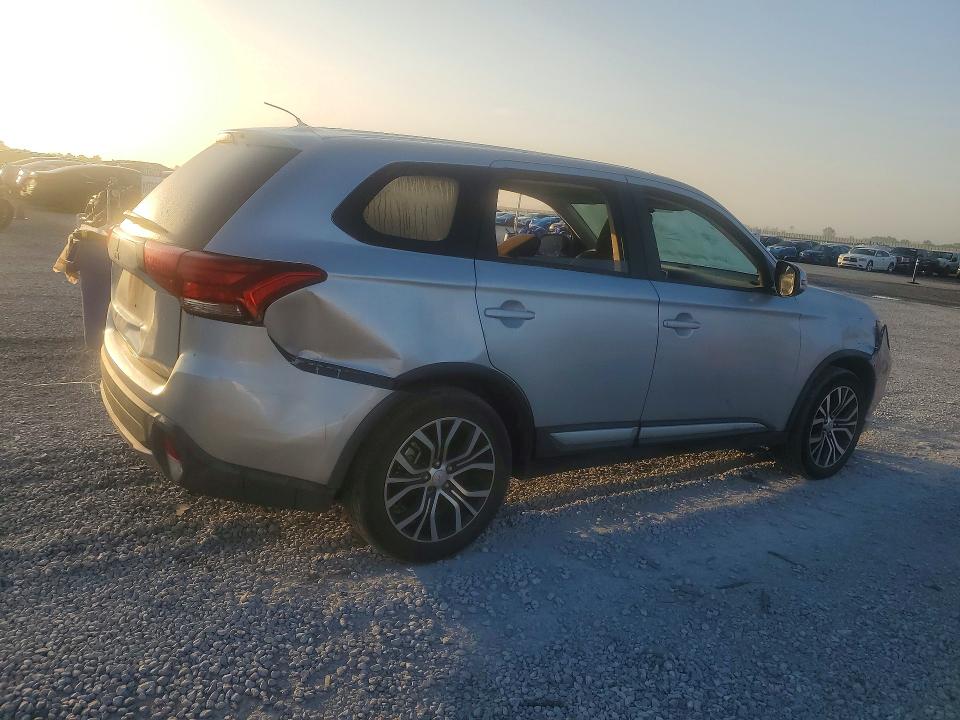 Photo 3 from auction – 2016 MITSUBISHI OUTLANDER with VIN JA4AD3A3XGZ020310
