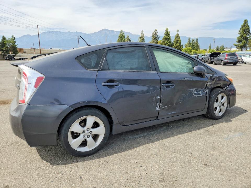 Photo 3 from auction – 2015 TOYOTA PRIUS with VIN JTDKN3DU0F1870584