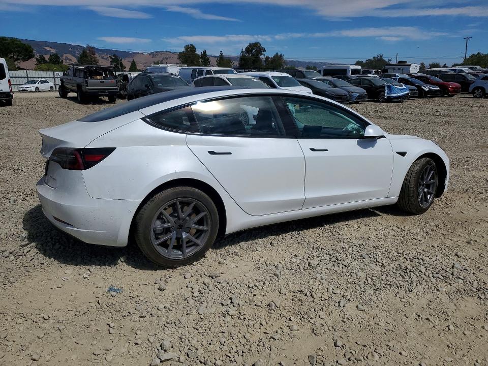 صورة رقم 3 من المزاد - 2021 TESLA MODEL 3 مع VIN 5YJ3E1EB5MF072656