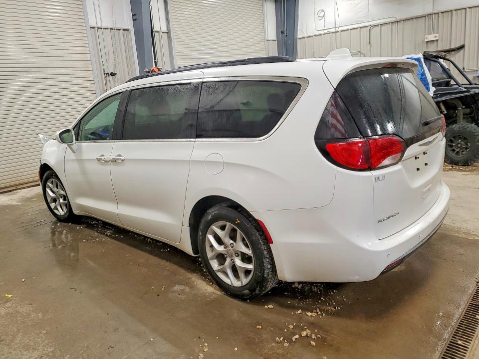Photo 2 from auction – 2018 CHRYSLER PACIFICA with VIN 2C4RC1FG1JR183120