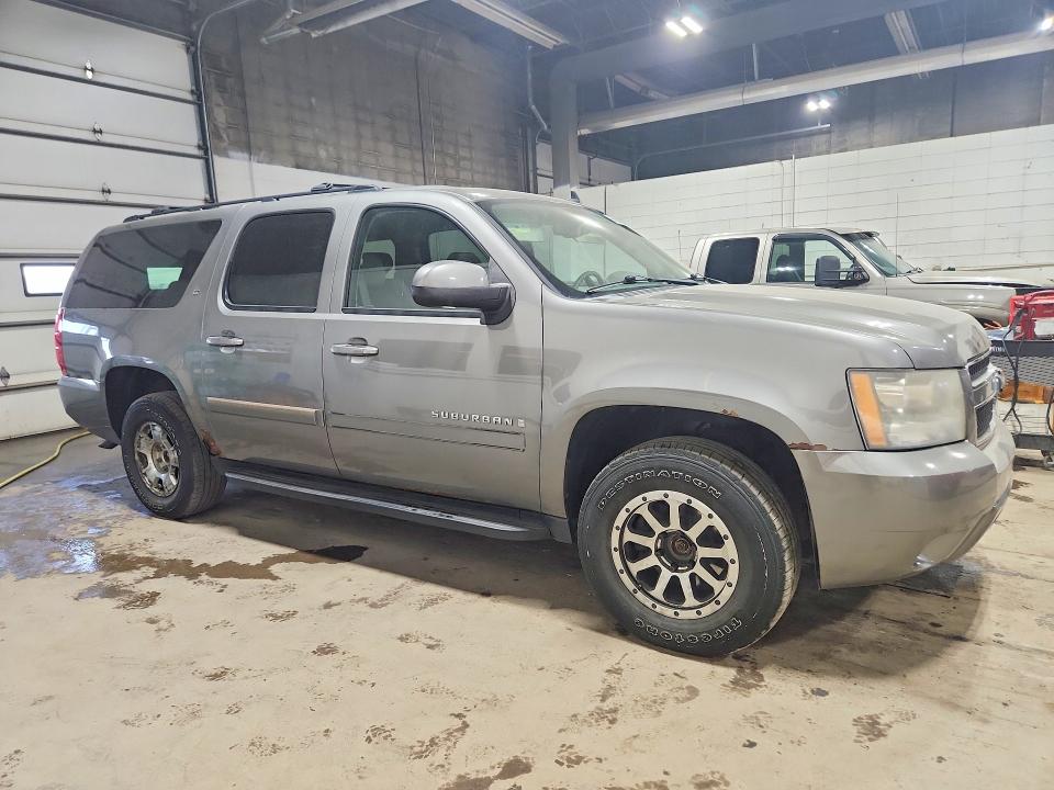 Photo 4 from auction – 2008 CHEVROLET SUBURBAN with VIN 1GNFK16378J203881