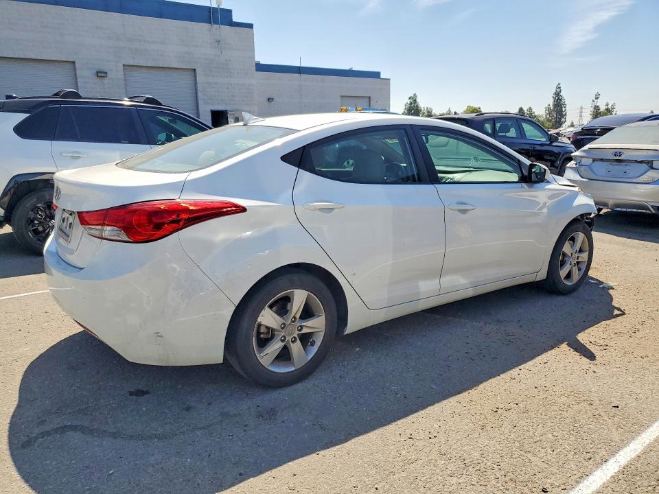Photo 3 from auction – 2012 HYUNDAI ELANTRA with VIN 5NPDH4AE5CH103756