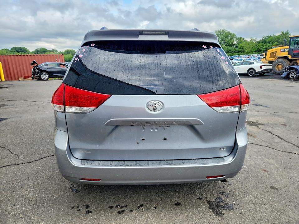 Photo 6 from auction – 2011 TOYOTA SIENNA with VIN 5TDKK3DC7BS065789