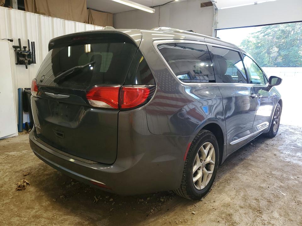 Photo 3 from auction – 2017 CHRYSLER PACIFICA with VIN 2C4RC1EG3HR506305
