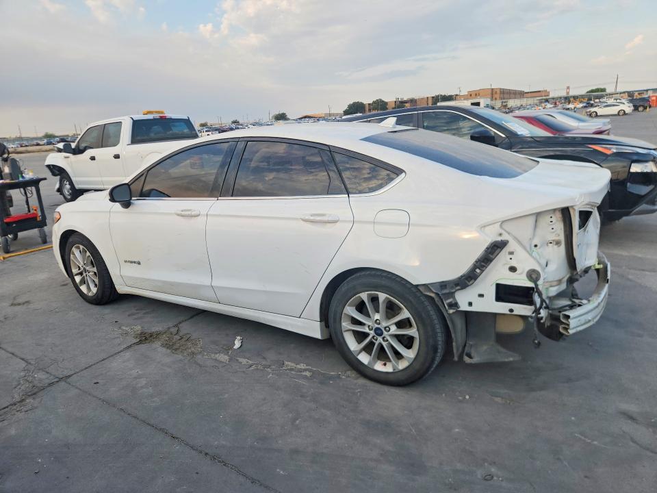 Photo 2 from auction – 2019 FORD FUSION with VIN 3FA6P0LU7KR139815