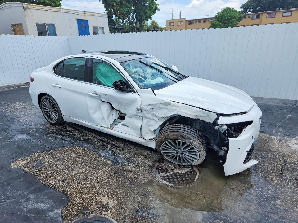 Photo 4 from auction – 2020 ALFA ROMEO GIULIA with VIN ZARFANBN8L7629553