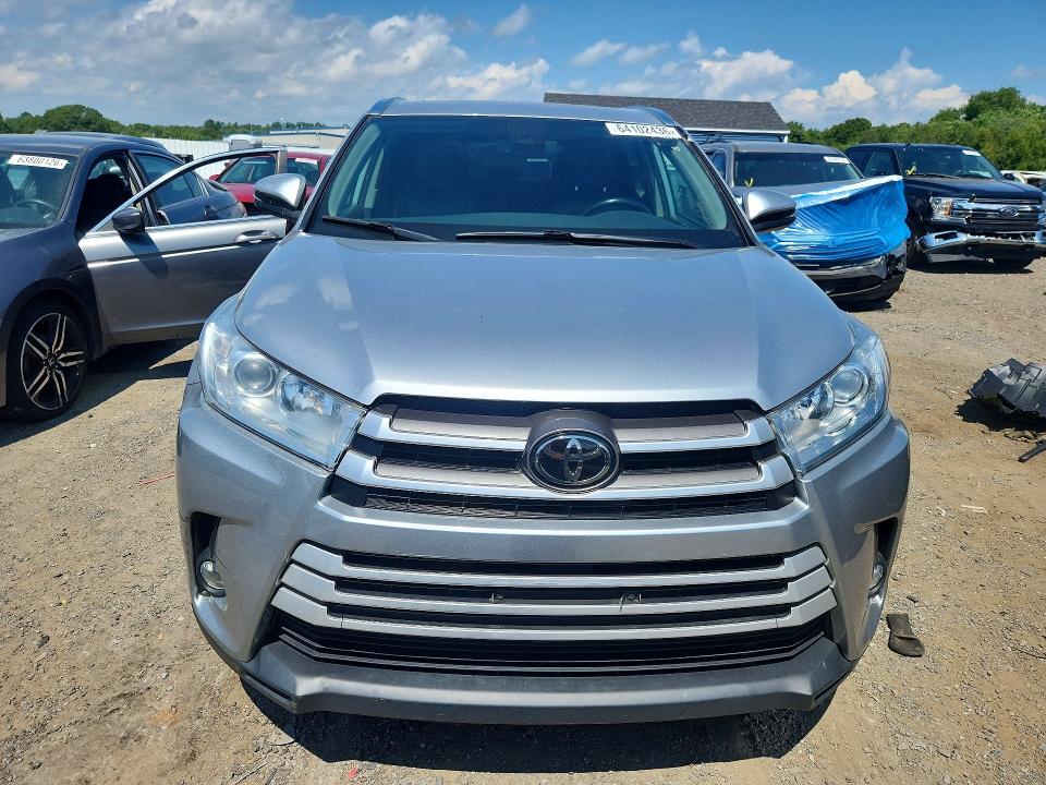 Photo 5 from auction – 2018 TOYOTA HIGHLANDER with VIN 5TDJZRFHXJS811038