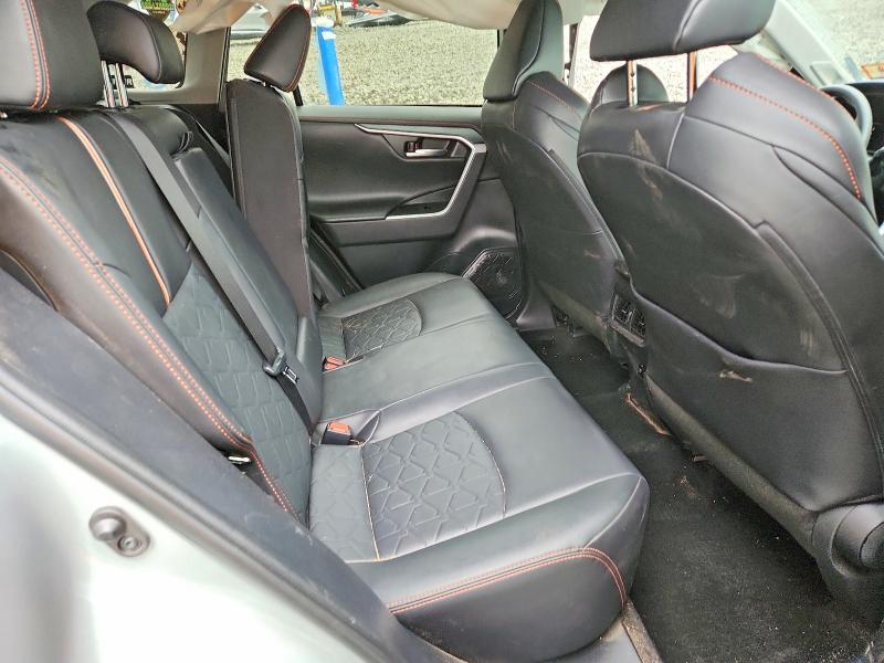 Photo 11 from auction – 2019 TOYOTA RAV4 with VIN 2T3J1RFV0KW012527