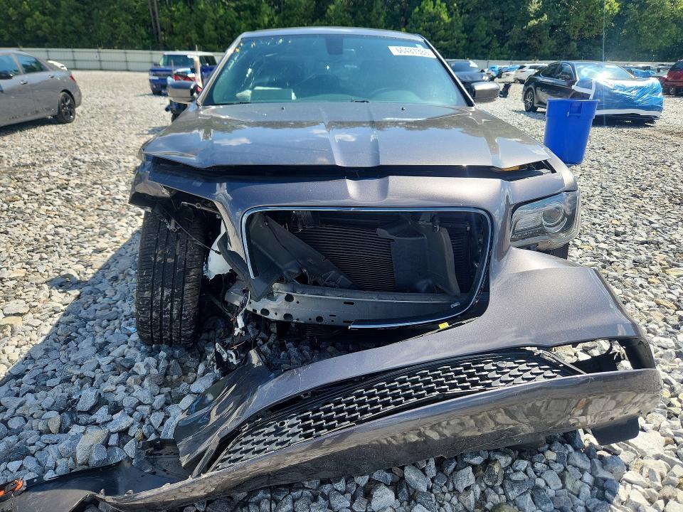 Foto 5 de la subasta – 2022 CHRYSLER 300 con VIN 2C3CCABGXNH127270