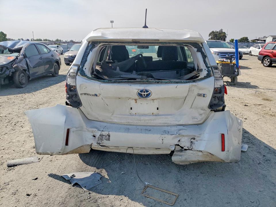 Photo 6 from auction – 2015 TOYOTA PRIUS V with VIN JTDZN3EU7FJ029715