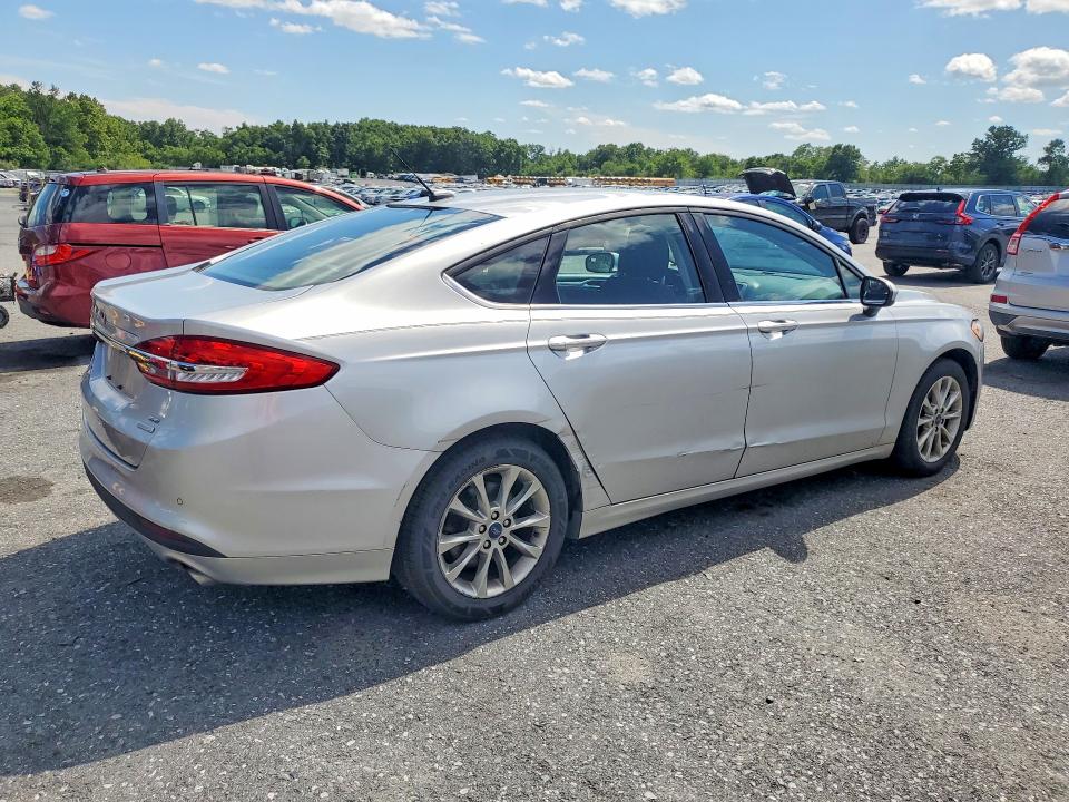 Photo 3 from auction – 2017 FORD FUSION with VIN 3FA6P0HD7HR256442