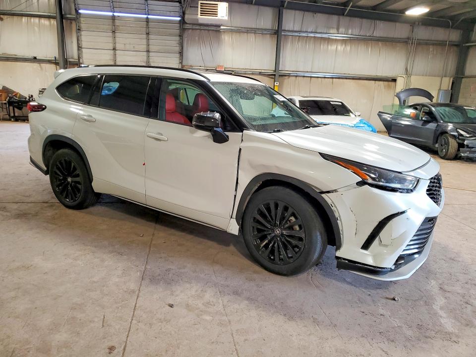 Photo 4 from auction – 2024 TOYOTA HIGHLANDER with VIN 5TDKDRBHXRS537733