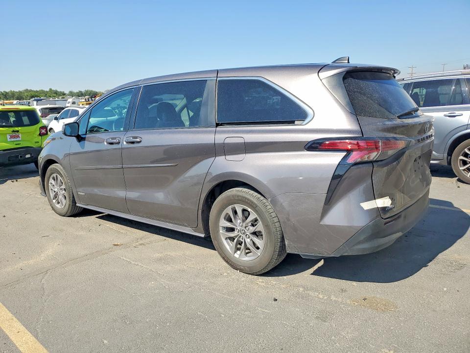 Photo 2 from auction – 2021 TOYOTA SIENNA with VIN 5TDKSKFC3MS006345