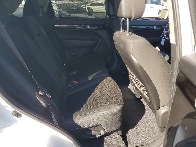 Photo 11 from auction – 2015 KIA SORENTO with VIN 5XYKT4A65FG644817