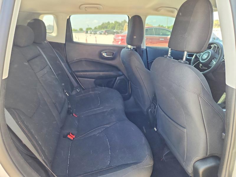 Photo 10 from auction – 2019 JEEP COMPASS with VIN 3C4NJDAB4KT703410