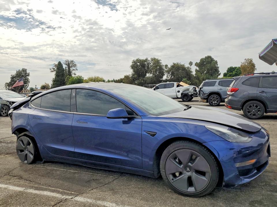 Photo 4 from auction – 2022 TESLA MODEL 3 with VIN 5YJ3E1EAXNF372721